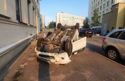 В Минске на улице Короля перевернулся автомобиль