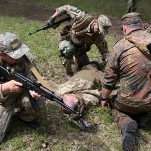 В результате обстрела на Донбассе пострадали семь военных