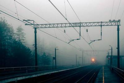 В России один ребенок погиб и двое обгорели после селфи на крыше поезда