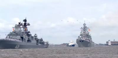 Западные дипломаты пытались разгадать боевую мощь кораблей РФ, снимая парад на видео
