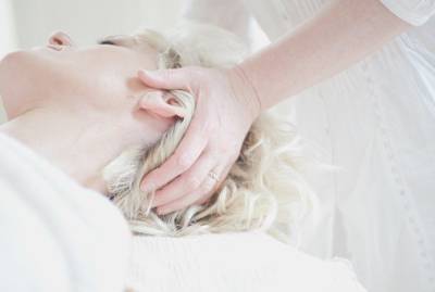 В Чернигове массажистка случайно свернула шею клиентке