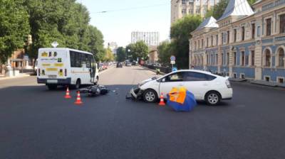 В центре Воронежа в ДТП с иномаркой пострадал байкер