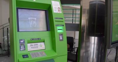 Украинцев предупреждают о фальшивых деньгах в банкоматах Приватбанка