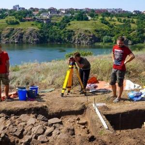 На Хортице в Запорожье археологи обнаружили древнее захоронение. Фото