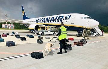 Роман Протасевич - Диспетчер, который сажал захваченный самолет Ryanair, уехал из Беларуси вместе с семьей - charter97.org - Белоруссия - Вильнюс - Минск