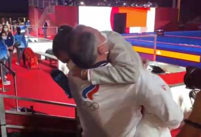 Видео: глава российского олимпийского комитета Станислав Поздняков радуется победе дочери