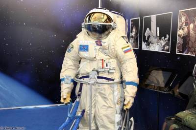 Российские космонавты останутся без скафандров