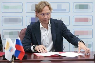 Валерий Карпин подписал контракт со сборной России