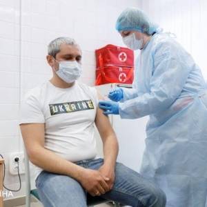 Власти Азербайджана вводят обязательную вакцинацию от коронавируса