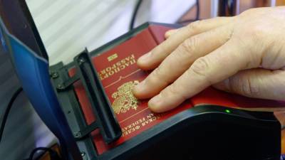 Правительство одобрило изъятие загранпаспортов у должников
