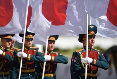 Япония призвала Россию развивать отношения