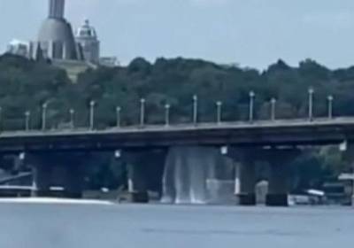 “Водопад” под мостом Патона в Киеве пояснили гидравлическими испытаниями