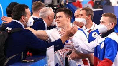 «Идеальное выступление»: российские гимнасты завоевали золото Олимпиады впервые за 25 лет