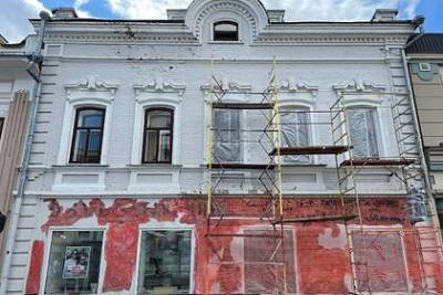 В Татарстане при ремонте городского здания обнаружили старинную вывеску