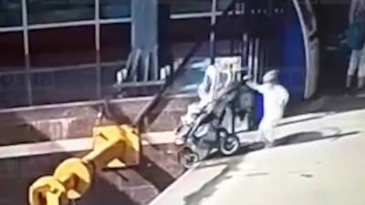 Страшное падение детей на рельсы в Петербурге попало на видео