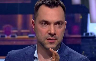 Арестович пояснил позицию власти по созыву ТКГ из-за обострения на Донбассе
