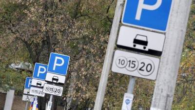 Москвичи смогут продлить абонементы на парковки со шлагбаумом на август до 27 июля