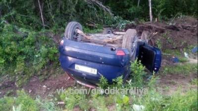 Пассажир погиб при опрокидывании автомобиля в Пудожском районе