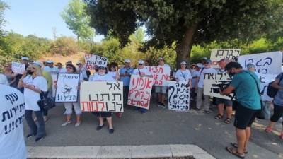 "Беннет оставил нас без работы": гиды и турагенты вышли на митинг в Иерусалиме