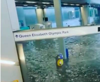 В Лондоне затопило метро