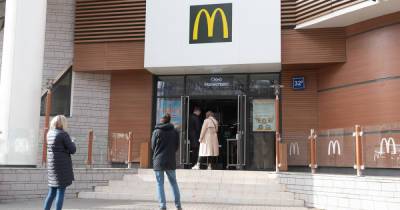 Москвич потребовал от «Макдоналдса» два миллиона рублей