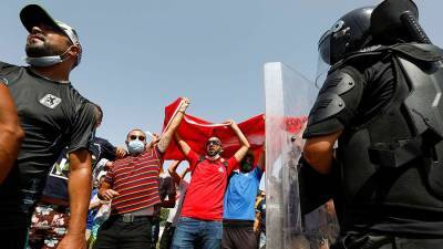 Тунис охватили беспорядки из-за недовольства решениями властей
