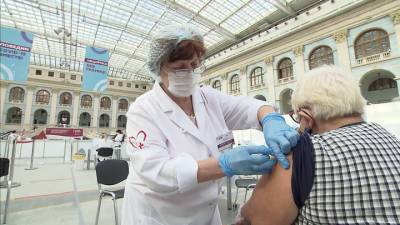 Вести в 20:00. Одолеть коронавирус: как идет вакцинация в Москве