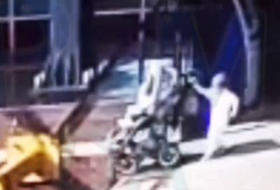 Маленькая девочка и младенец оказались в больнице, упав с платформы на Московском вокзале