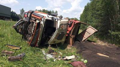 На трассе Чериков-Славгород перевернулся грузовик - работники МЧС деблокировали водителя