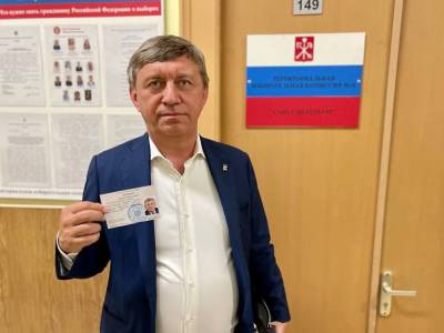 В Петербурге вице-спикер Соловьев получил удостоверение кандидата