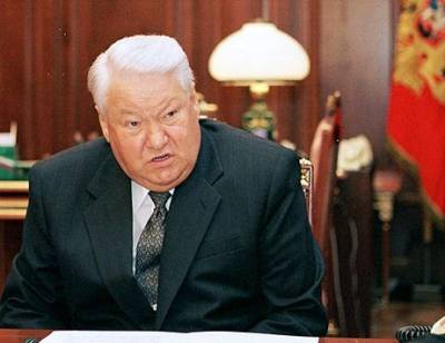 За что в 1999 году Борису Ельцину выдвинули импичмент