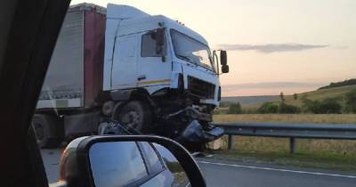 Два человека погибли в ДТП грузовика и легковушки под Ульяновском