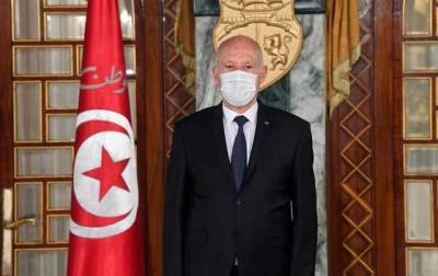 Тунис вводит комендантский час