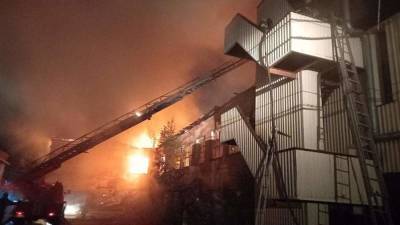 Нежилое здание загорелось в Ивановской области на площади 500 кв. м