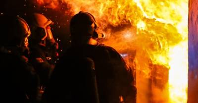 Масштабный пожар охватил жилой дом в Нефтеюганске