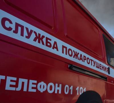 В Нефтеюганске из-за крупного пожара эвакуировали жильцов дома