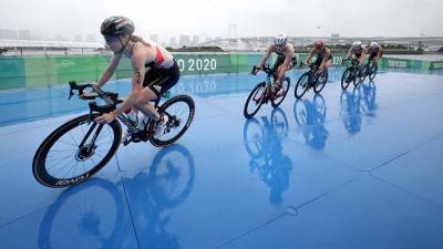 Горбунова упала с велосипеда в ходе Олимпиады и вышла с дистанции - iz.ru - Токио - Израиль