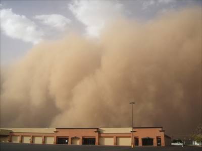 Мощная пыльная буря обрушилась на Китай (видео)