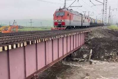 Движение поездов по Транссибу полностью восстановлено спустя 4 дня после разрушения моста