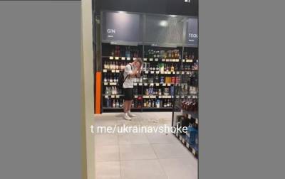 Блогер - В Киеве блогер ради видео разбил виски за $7500 - korrespondent.net - США - Украина - Киев