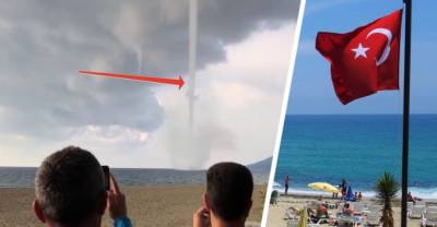 На пляжи Анталии обрушился торнадо: 6 туристов ранены