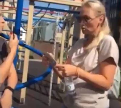 В Питере женщина потребовала убрать особых детей с площадки (видео)