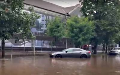 Огромный град, наводнения и палящая жара: ГосЧС предупредила украинцев о стихийных бедствиях – какие области в зоне риска