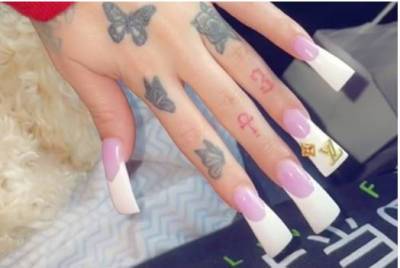 «Утиные» ногти стали новым трендом благодаря TikTok