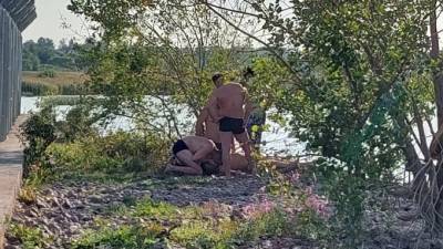 Из Финского залива в Стрельне достали тело купальщика