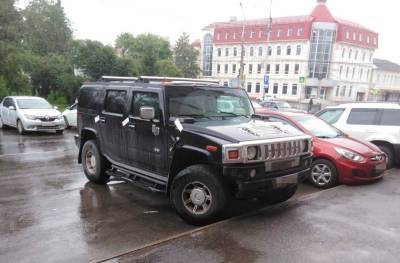 На Урале судебные приставы арестовали Hummer за долги по кредиту