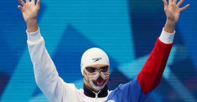 Олимпийскому чемпиону Рылову запретили выйти на церемонию награждения в маске с котиком