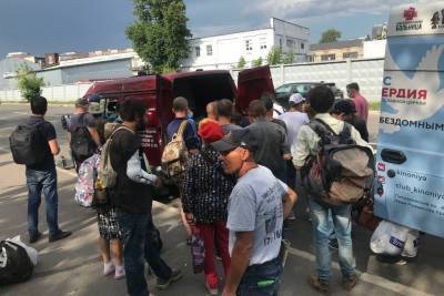 Вакцинация бездомных от коронавируса стартовала в Петербурге в понедельник