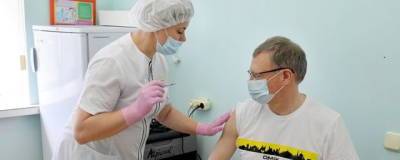 Губернатор Омской области прошел полный курс вакцинации от COVID-19