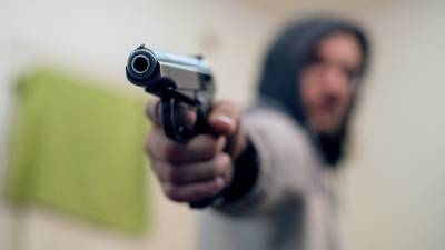 Безработный петербуржец обстрелял детей из пистолета